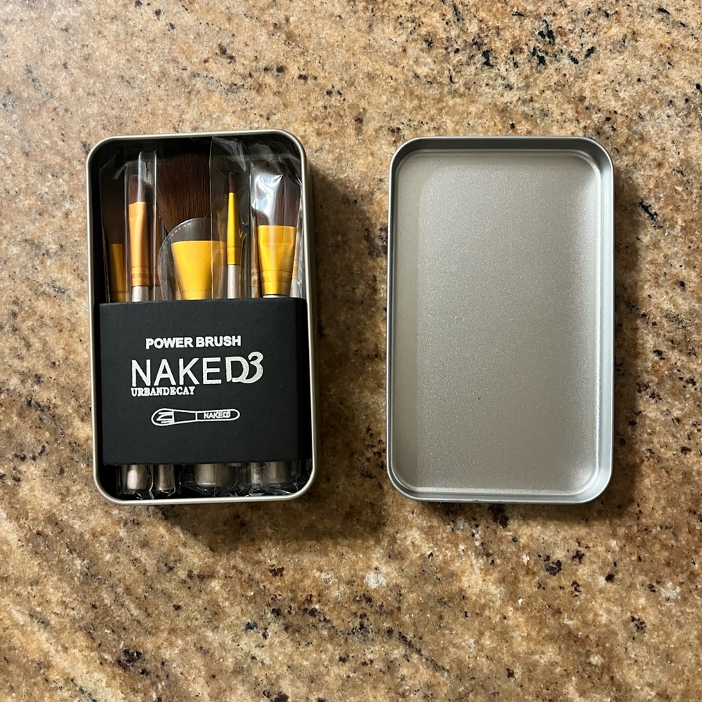 Urban Decay Makeup Brush Set in Silver and Gold - Picture 3 of 4
